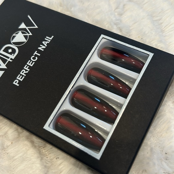 widow perfect nail press on nail set cat eye effect dark Red brand new in box - Picture 3 of 4
